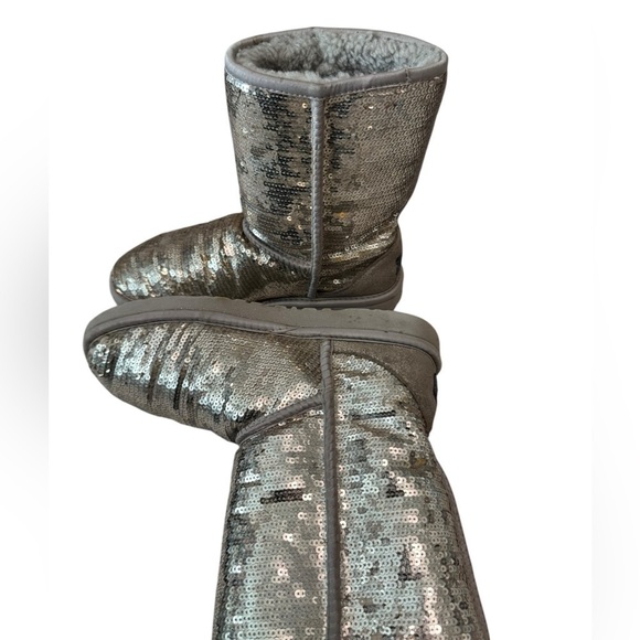 UGG Gold Sequin Short Woman Size 7 Boots - Picture 6 of 11